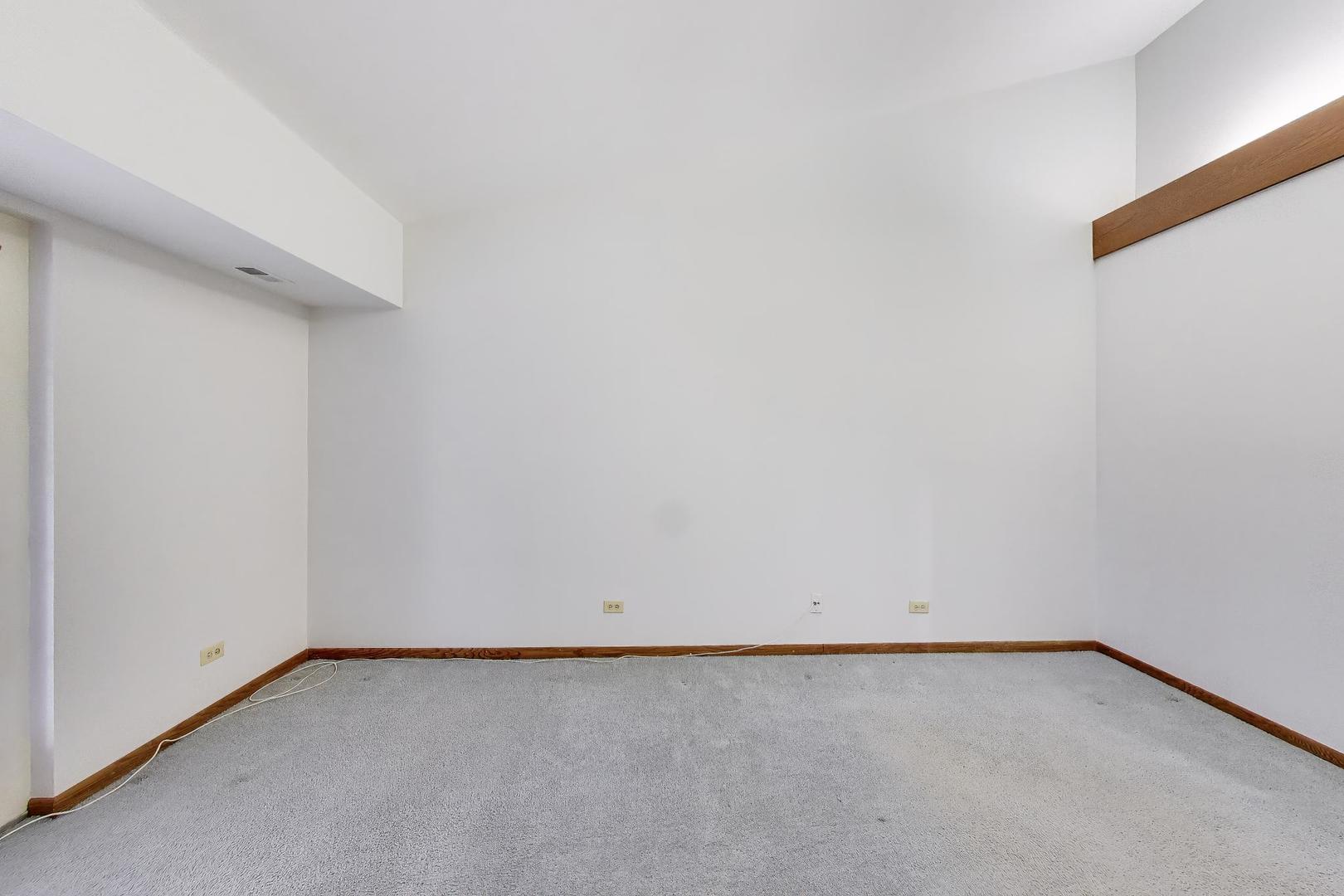 540 Biesterfield Road, Unit 301 Elk Grove Village, IL 60007 - Photo 11 of 12