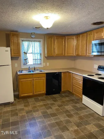 $145,900 | 880 Gilley Avenue East, Big Stone Gap, VA 24219