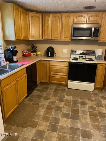 $145,900 | 880 Gilley Avenue East, Big Stone Gap, VA 24219