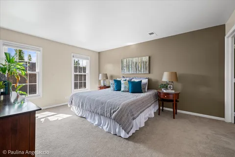 $230,000 | 540 Shorely Drive, Unit 104, Barrington, IL 60010