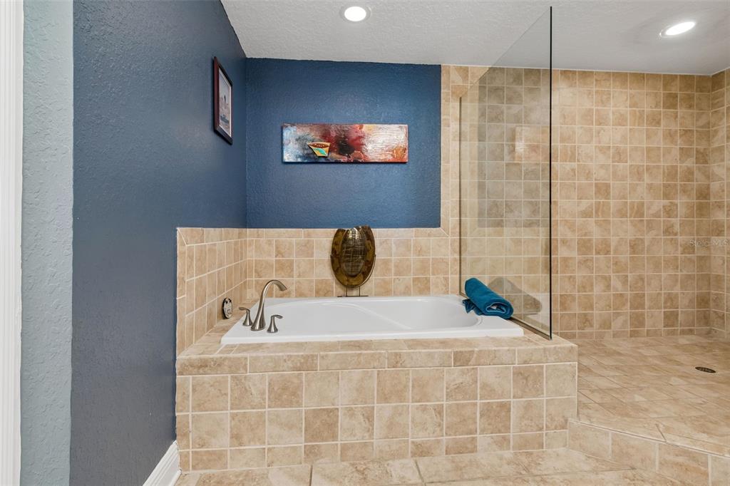 1038 Bellasol Way, Unit 403 Apollo Beach, FL 33572 - Photo 20 of 89