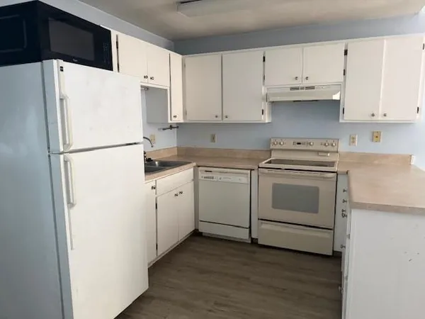 $1,300 | 2100 Continental Avenue, Unit 16, Tallahassee, FL 32304
