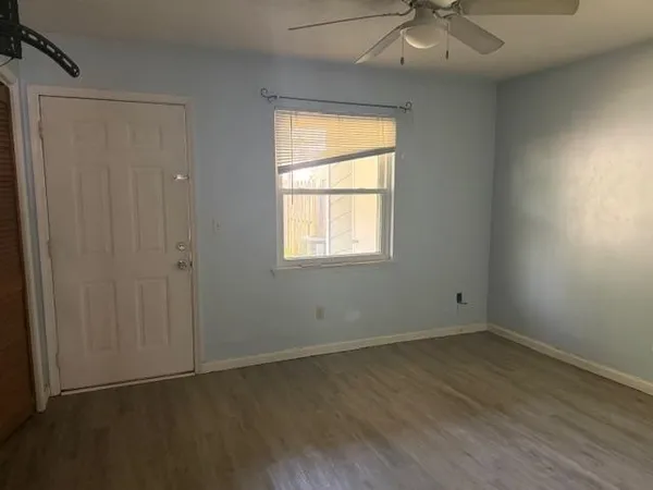 $1,300 | 2100 Continental Avenue, Unit 16, Tallahassee, FL 32304
