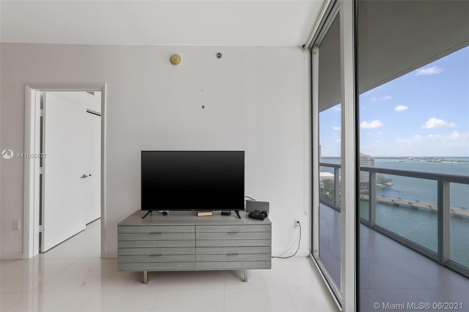 495 Brickell Avenue, Unit 2103 Miami, FL 33131 - Photo 9 of 43 a living room with flat screen tv