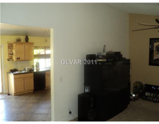 3180 South Lindell Road Las Vegas, NV 89146 - Photo 8 of 22 Living Room.