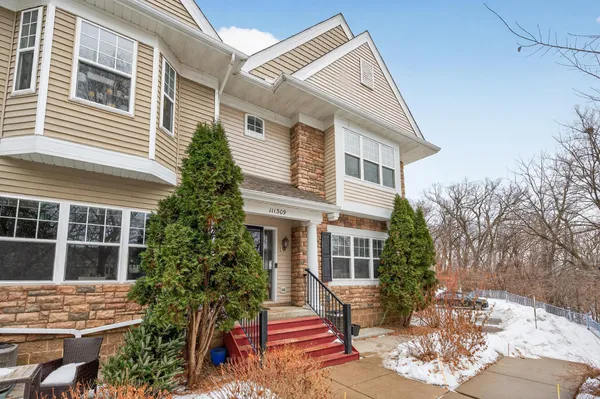 $325,000 | 111309 Village Road, Chaska, MN 55318