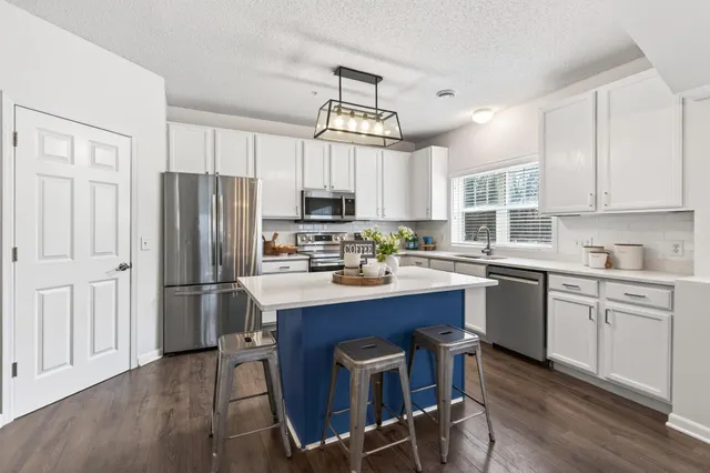 $325,000 | 111309 Village Road, Chaska, MN 55318