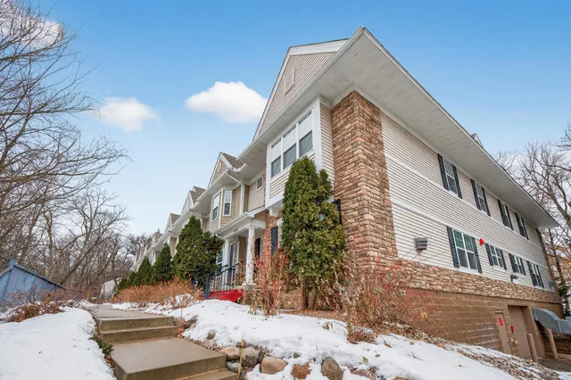 $325,000 | 111309 Village Road, Chaska, MN 55318