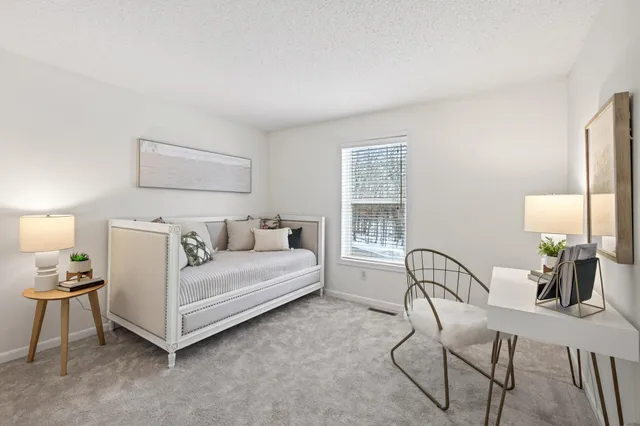 $325,000 | 111309 Village Road, Chaska, MN 55318