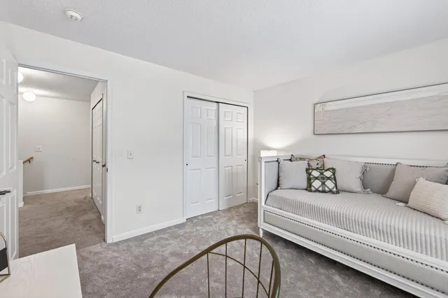 $325,000 | 111309 Village Road, Chaska, MN 55318