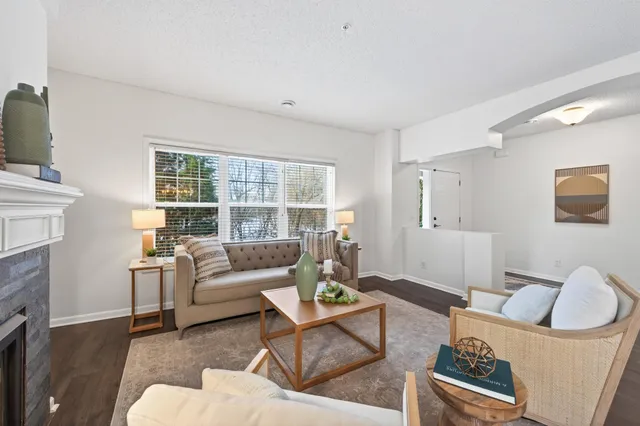 $325,000 | 111309 Village Road, Chaska, MN 55318