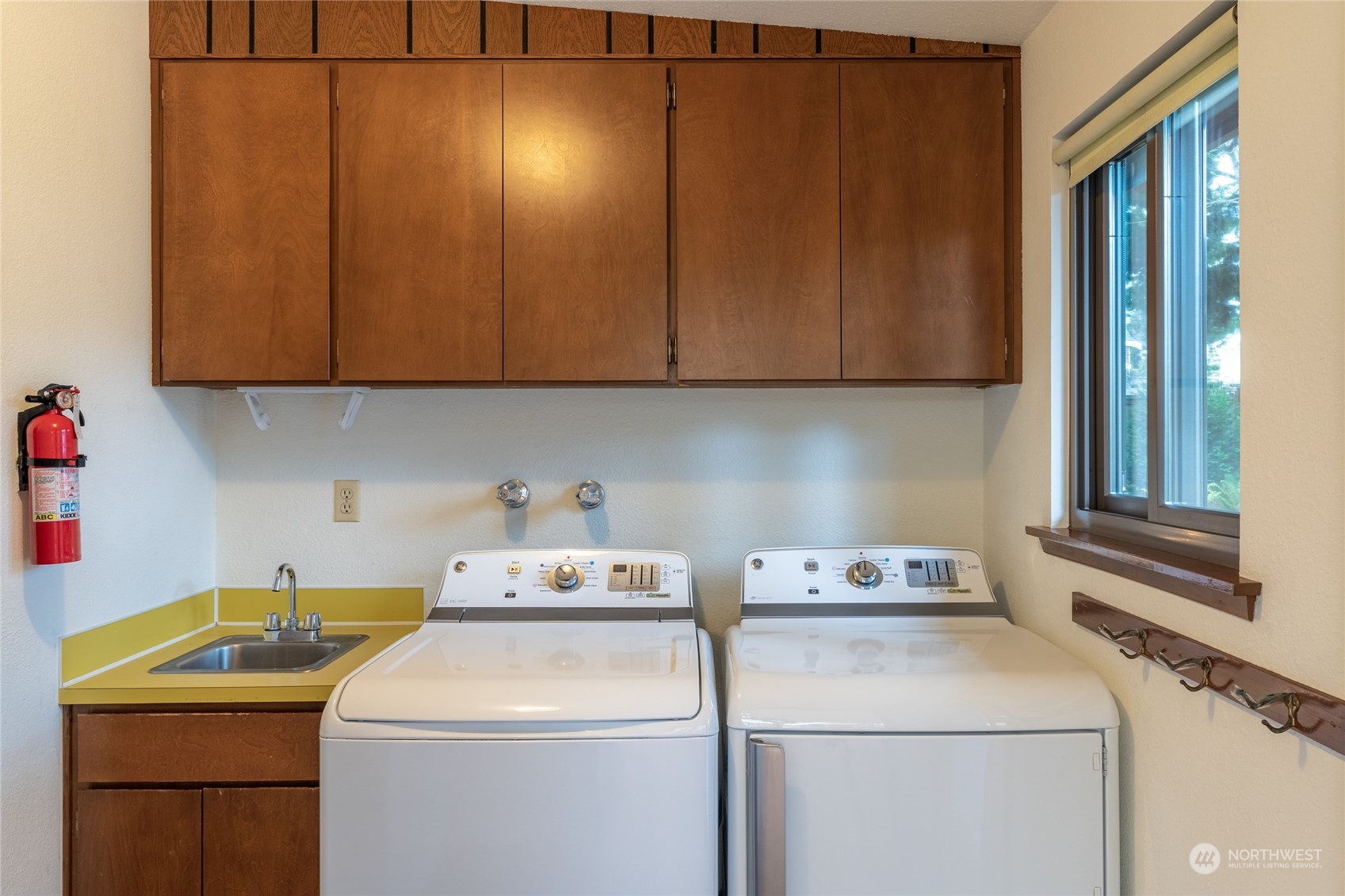 413 Southwest 197th Street Normandy Park, WA 98166 - Photo 17 of 40