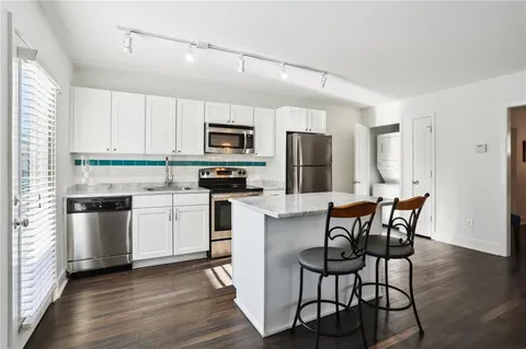 $265,000 | 2833 St Charles Avenue, Unit 21, New Orleans, LA 70115