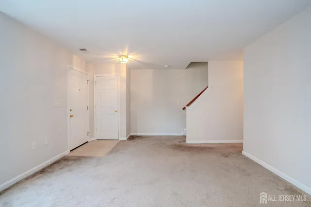 $2,700 | 5 Rafting Way, Trenton, NJ 08611