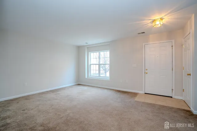 $2,700 | 5 Rafting Way, Trenton, NJ 08611