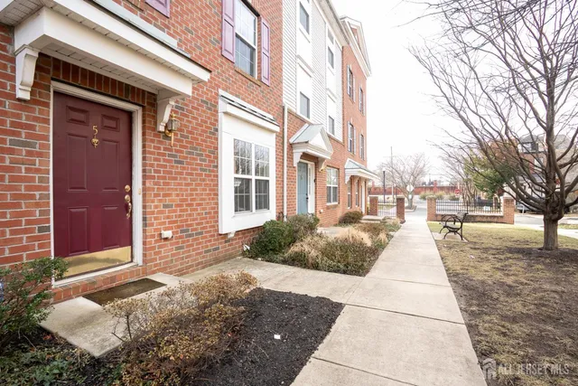 $2,700 | 5 Rafting Way, Trenton, NJ 08611