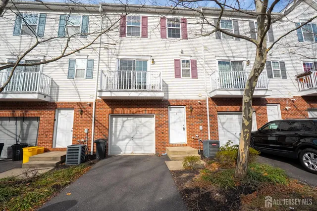$2,700 | 5 Rafting Way, Trenton, NJ 08611