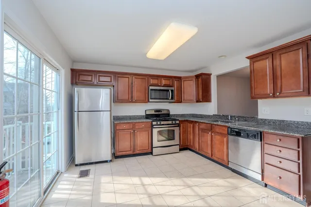 $2,700 | 5 Rafting Way, Trenton, NJ 08611