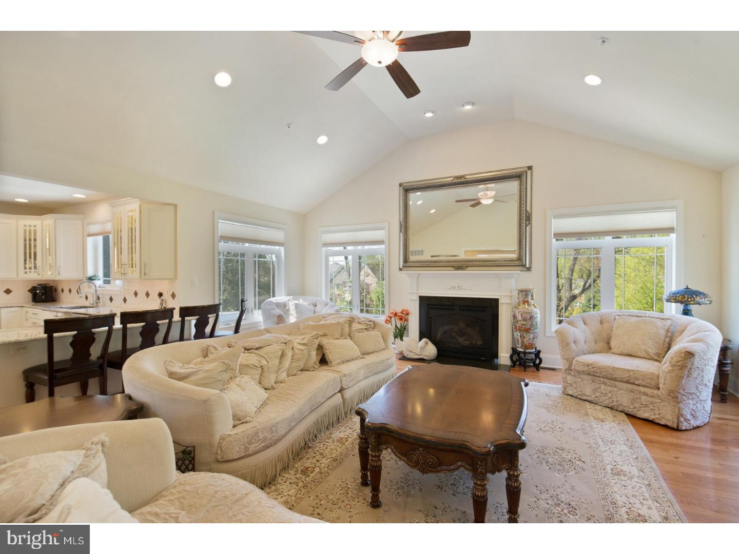 676 Beatty Road Springfield, PA 19064 - Photo 6 of 25 Living Room