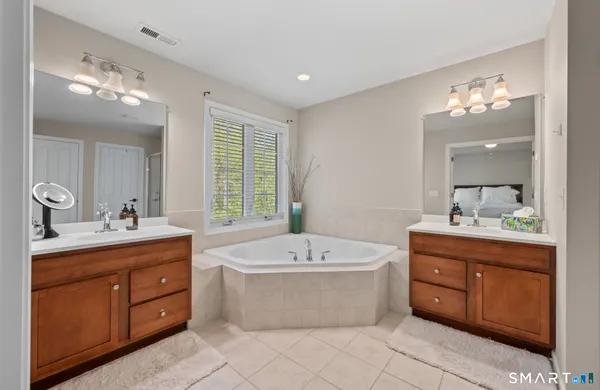 $539,900 | 323 Sterling Drive, Unit 323, Newington, CT 06111