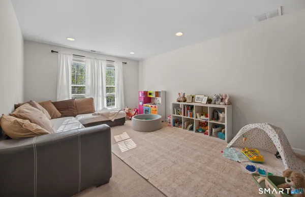 $539,900 | 323 Sterling Drive, Unit 323, Newington, CT 06111