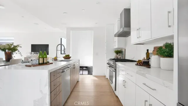 $1,450,000 | 741 North Gramercy Place, Los Angeles, CA 90038