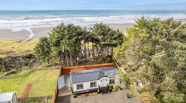 a balcony with an outdoor space