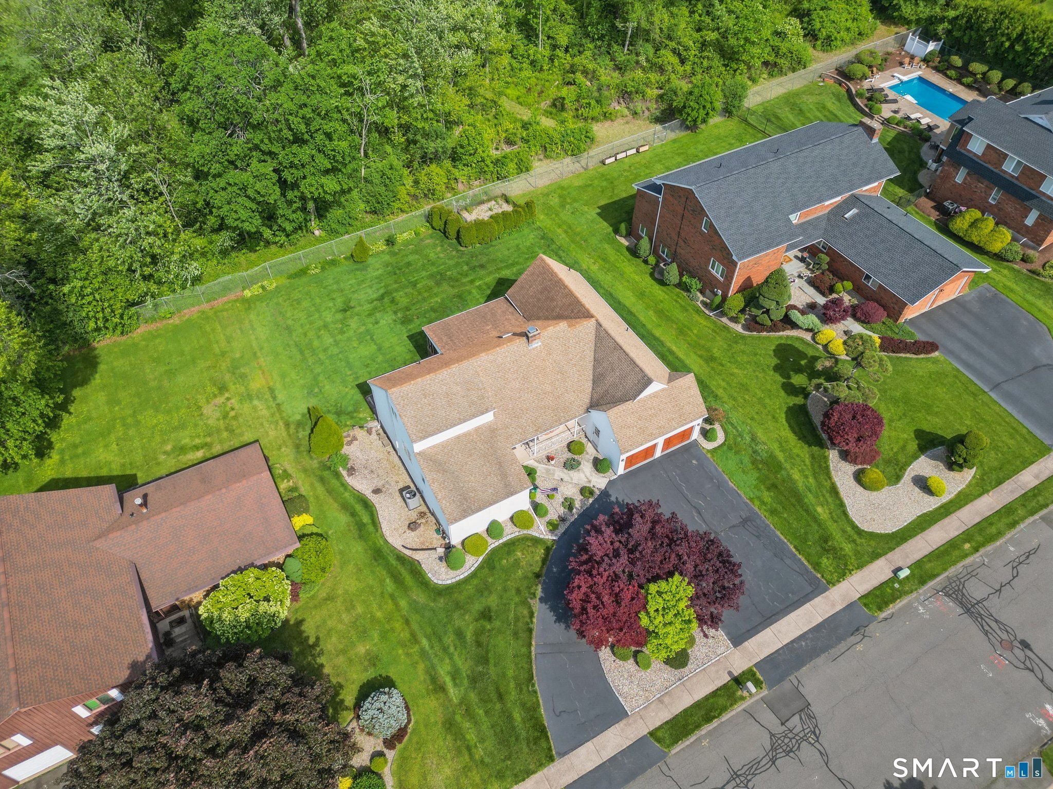 46 Stonegate Drive Wethersfield, CT 06109 - Photo 2 of 36