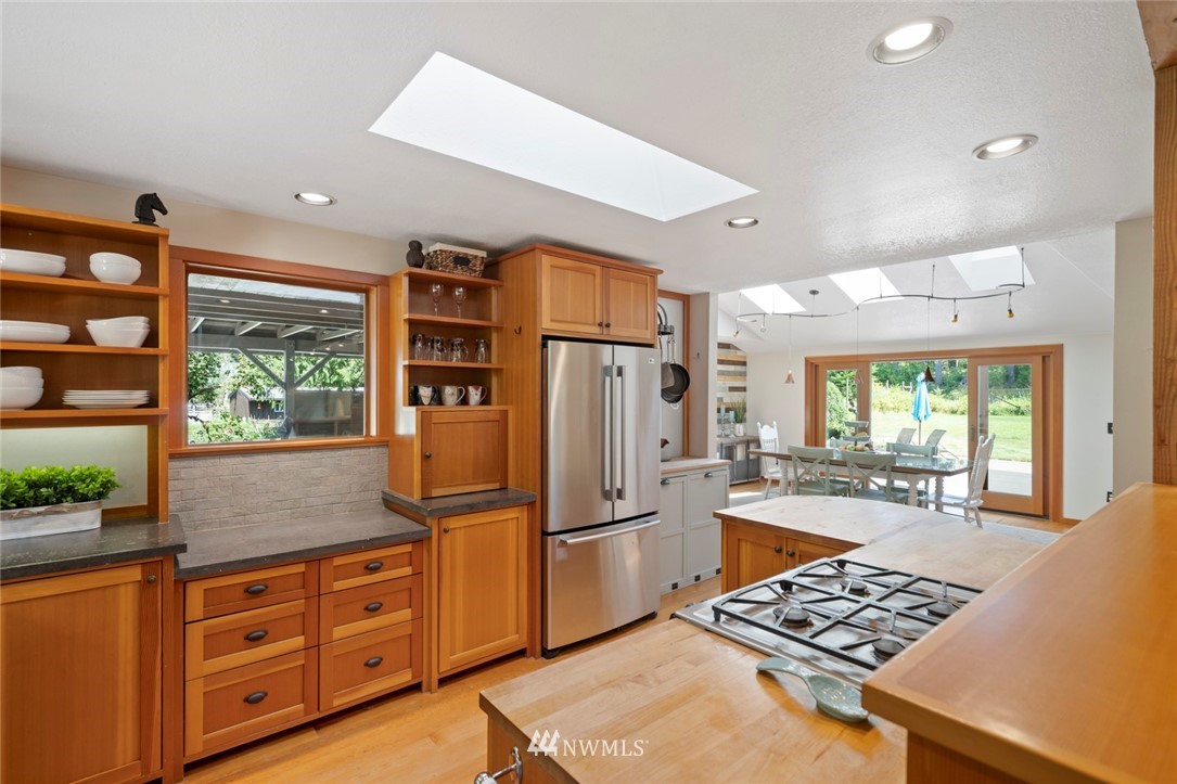 11218 Kelly Road Northeast Carnation, WA 98014 - Photo 7 of 35 Gallery Image 7