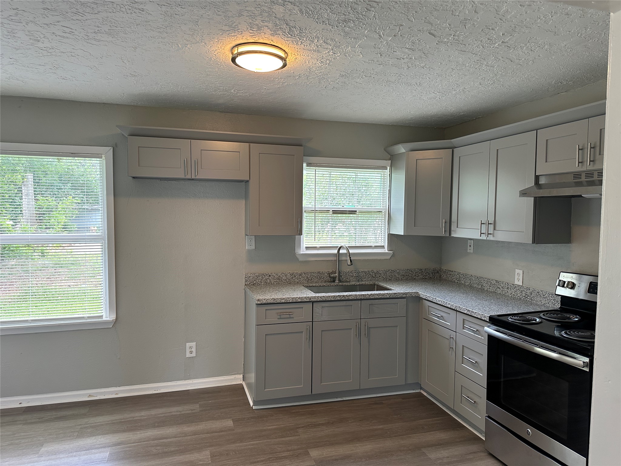 5345 Higgins Street Houston, TX 77033 - Photo 4 of 13