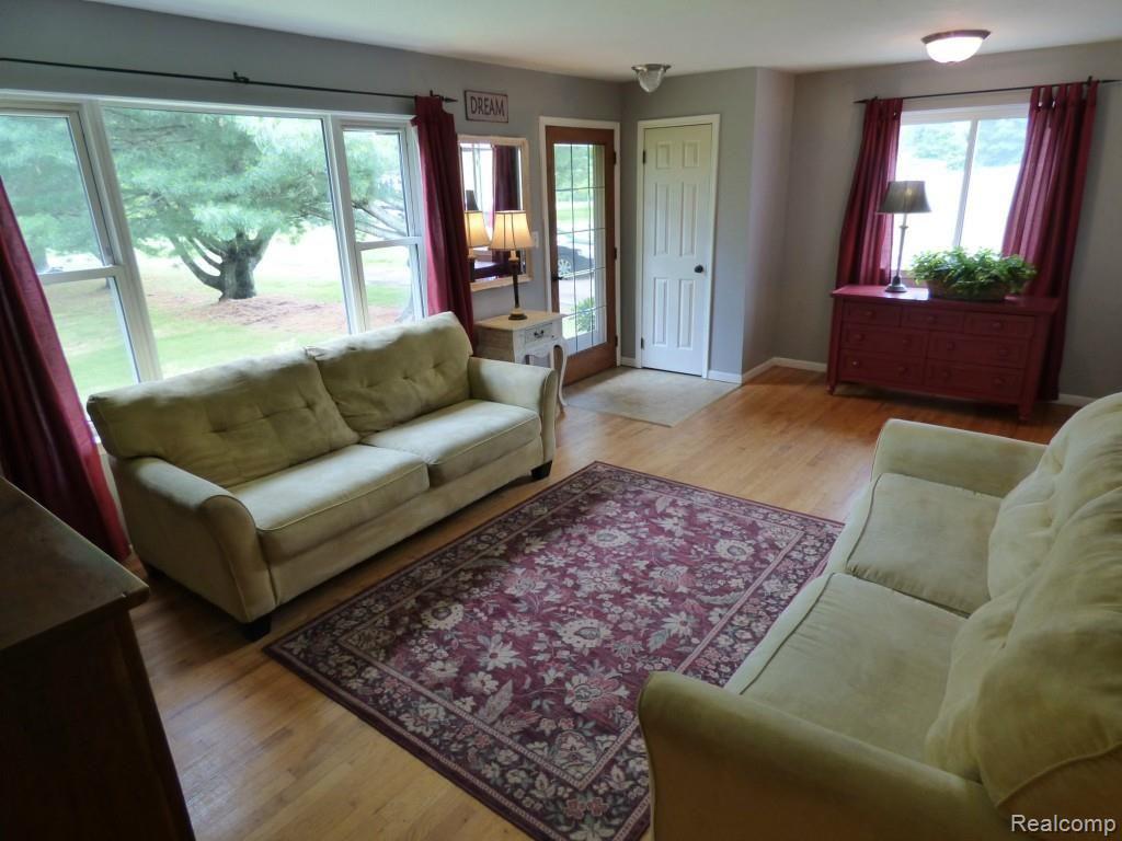 543 Lake George Road Oakland, MI 48363 - Photo 2 of 35