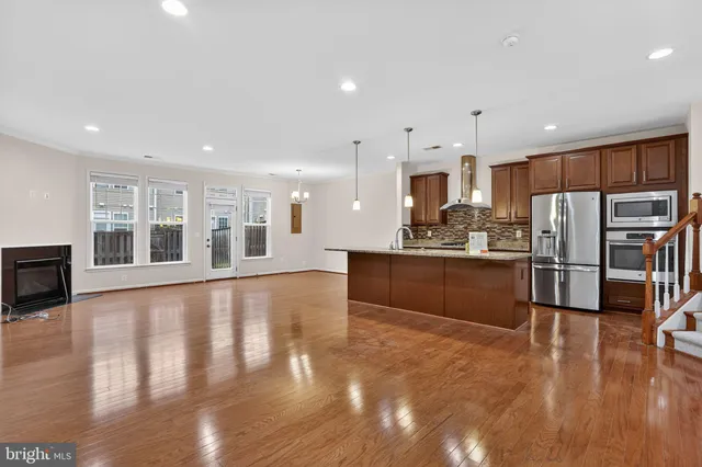 $715,000 | 23550 Kingsdale Terrace, Brambleton, VA 20148