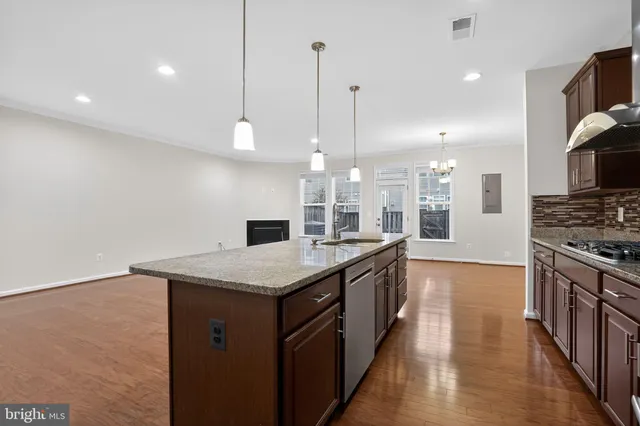 $715,000 | 23550 Kingsdale Terrace, Brambleton, VA 20148