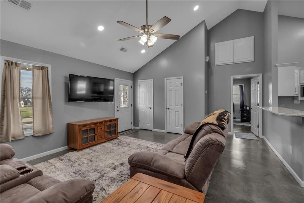 330 High Street Cameron, MO 64429 - Photo 3 of 24