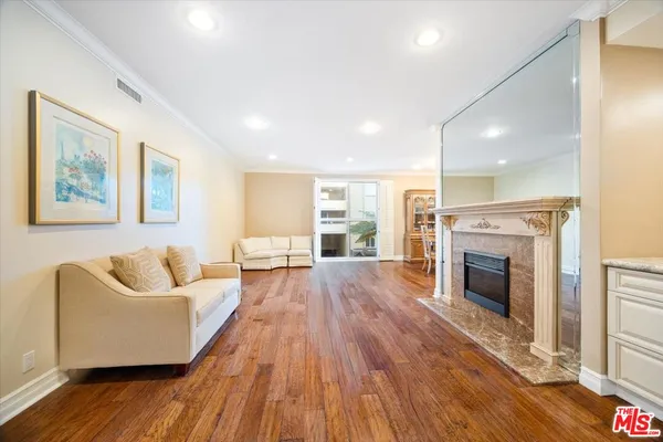 $799,000 | 4949 Genesta Avenue, Unit 201, Encino, CA 91316