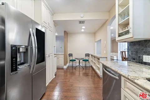 $799,000 | 4949 Genesta Avenue, Unit 201, Encino, CA 91316