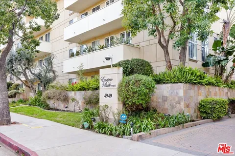 $799,000 | 4949 Genesta Avenue, Unit 201, Encino, CA 91316