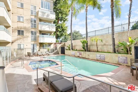 $799,000 | 4949 Genesta Avenue, Unit 201, Encino, CA 91316