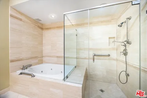 $799,000 | 4949 Genesta Avenue, Unit 201, Encino, CA 91316