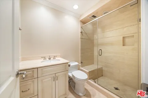 $799,000 | 4949 Genesta Avenue, Unit 201, Encino, CA 91316