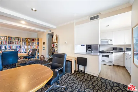 $799,000 | 4949 Genesta Avenue, Unit 201, Encino, CA 91316