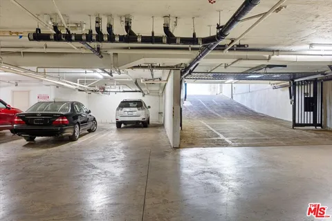 $799,000 | 4949 Genesta Avenue, Unit 201, Encino, CA 91316