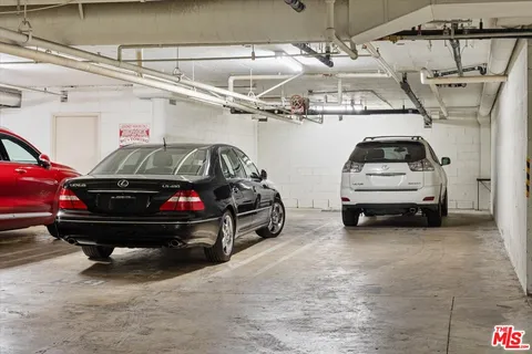 $799,000 | 4949 Genesta Avenue, Unit 201, Encino, CA 91316