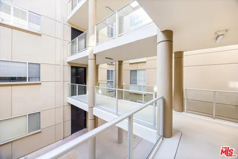 $799,000 | 4949 Genesta Avenue, Unit 201, Encino, CA 91316