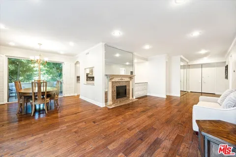 $799,000 | 4949 Genesta Avenue, Unit 201, Encino, CA 91316