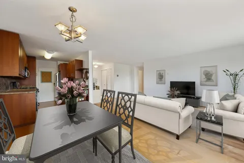 $175,000 | 1900 Lyttonsville Road, Unit 1017, Silver Spring, MD 20910