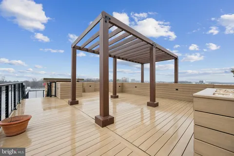 $175,000 | 1900 Lyttonsville Road, Unit 1017, Silver Spring, MD 20910