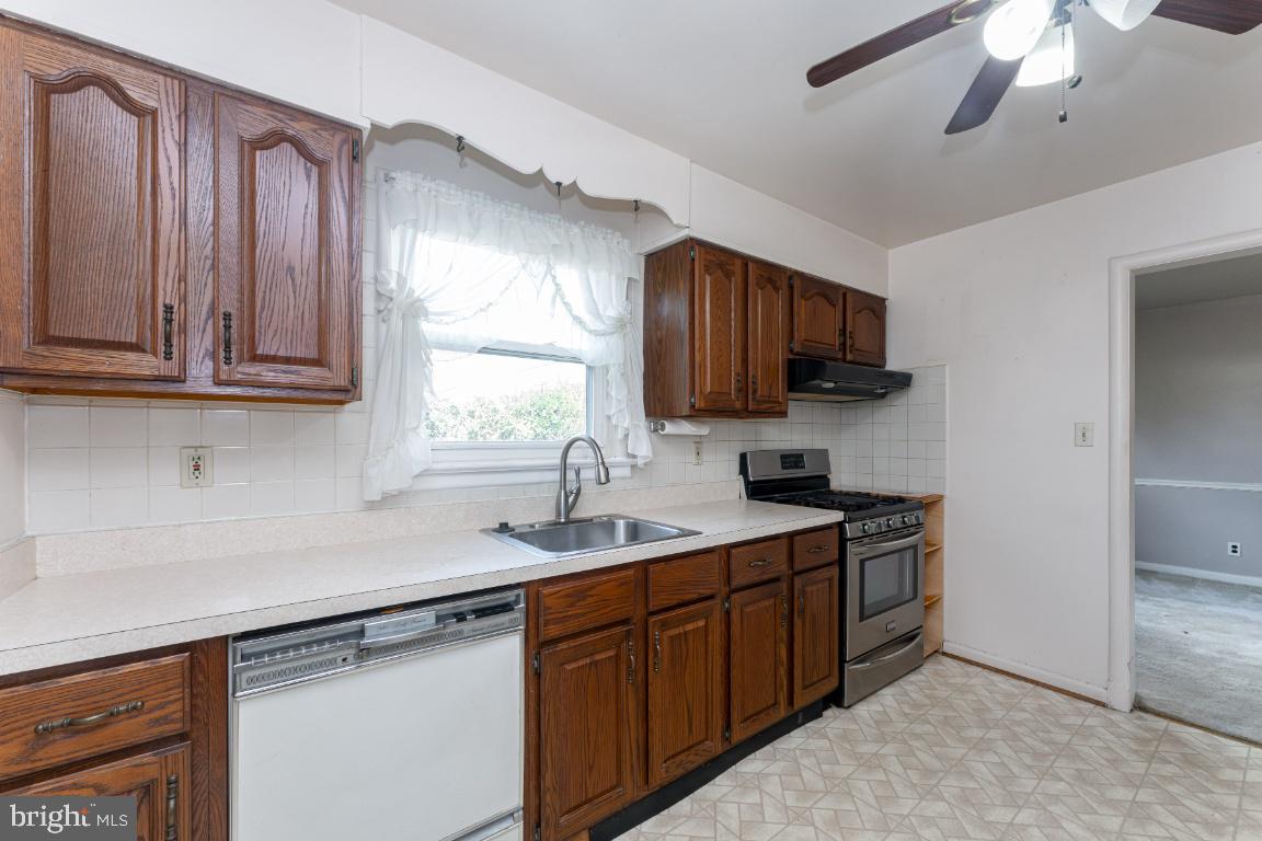 1908 Amherst Road Hyattsville, MD 20783 - Photo 13 of 31 Kitchen