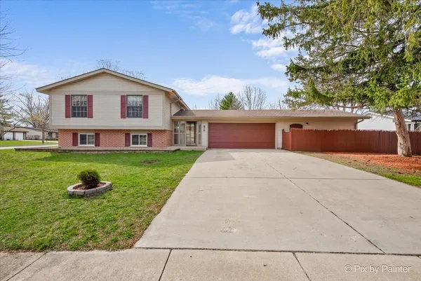 $350,000 | 876 Darlington Lane, Crystal Lake, IL 60014