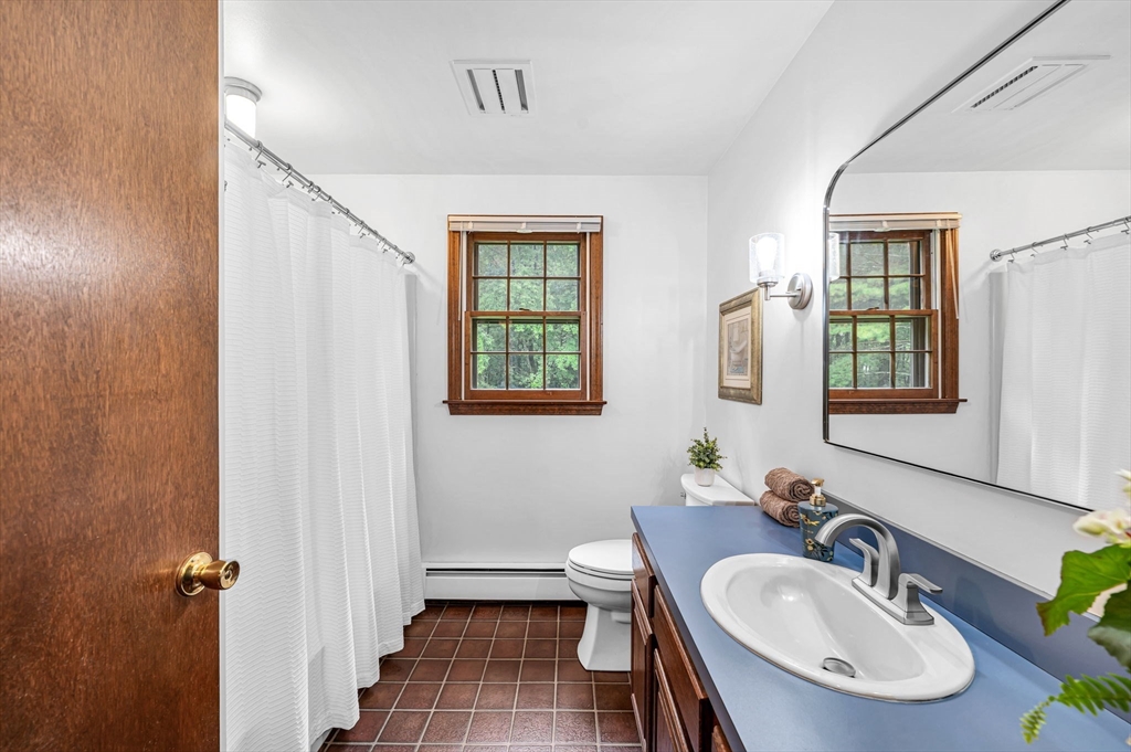 231 Edgewood Road West Springfield, MA 01089 - Photo 23 of 40